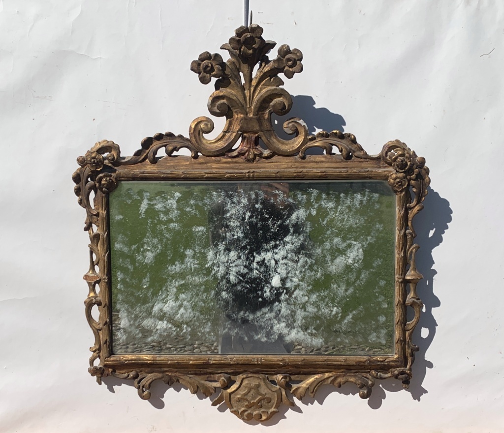 Specchiera in legno intagliato e dorato. Italia, XVIII secolo. - immagine 4