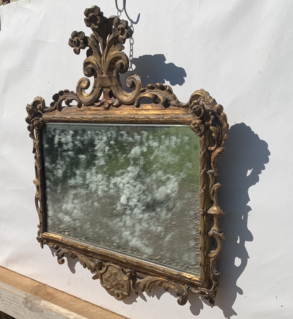 Specchiera in legno intagliato e dorato. Italia, XVIII secolo. - immagine 6